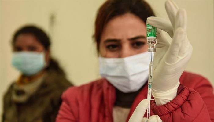 پاکستان میں کورونا سے بچاؤ کی ویکسین لگانے کا آغاز کر دیا گیا