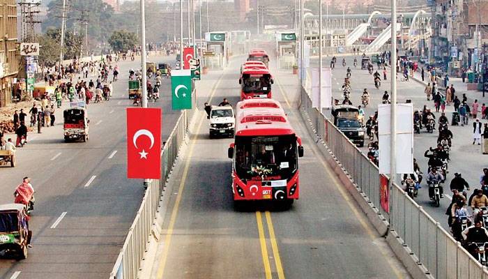 لاہور میں میٹر بس اورسپیڈو پر پابندی ختم