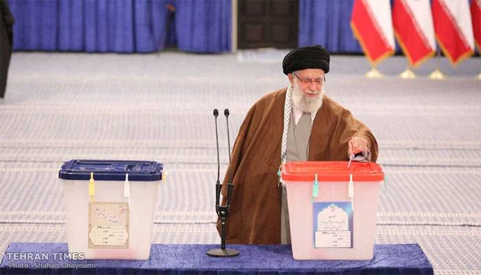 ایران میں 13ویں صدر کا انتخاب، سپریم لیڈر نے ووٹ کاسٹ کر دیا