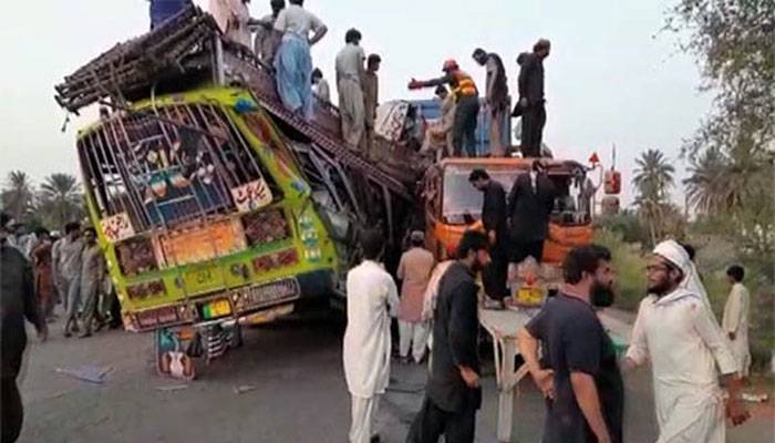 ڈیرہ غازی خان میں تیز رفتاری 29 مسافروں کی جان لے گئی