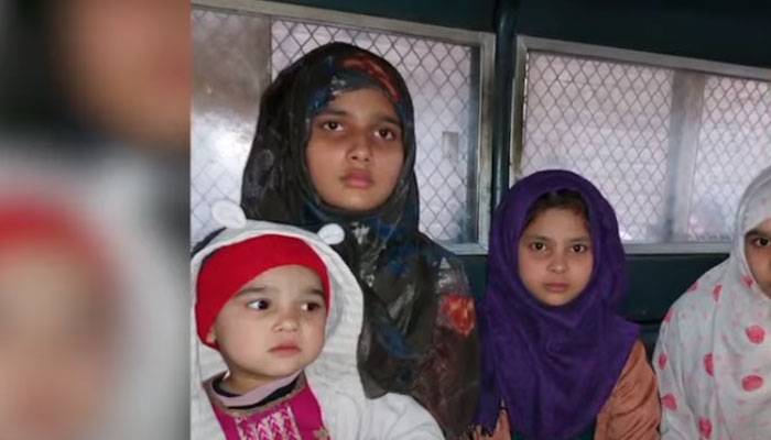 لاہور:ماں کی دعائیں رنگ لےآئیں،لاپتہ بہنیں مل گئیں
