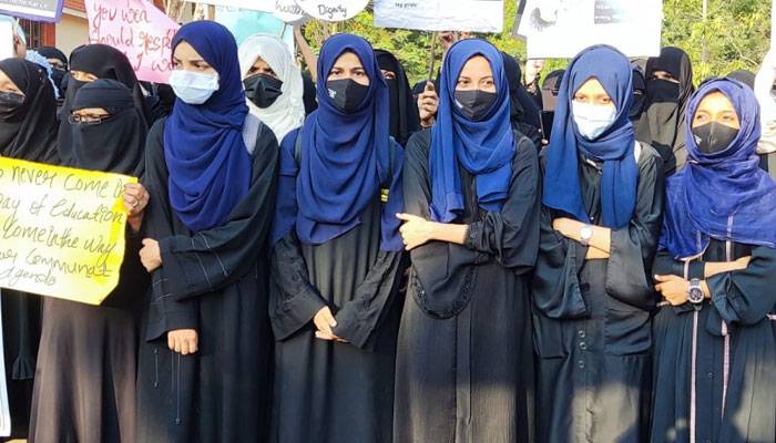 بھارت کے ایک اور شہر میں باحجاب طالبات پر سکول کے دروازے بند