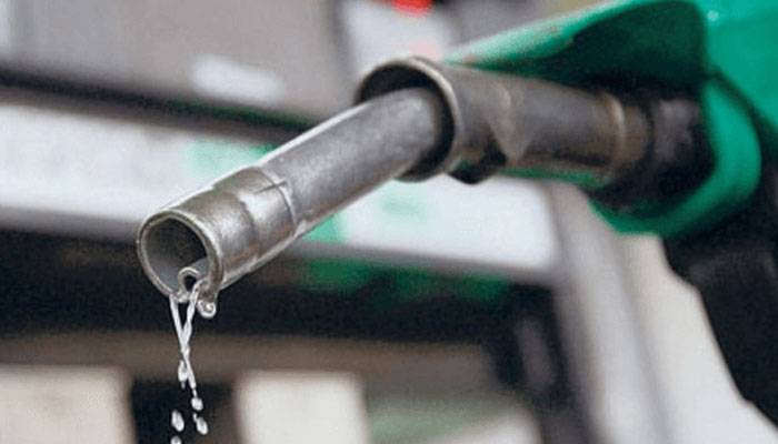 پیٹرول، ڈیزل کی قیمتیں برقرار رکھنے سے حکومت پر 20 ارب روپے کا بوجھ پڑیگا