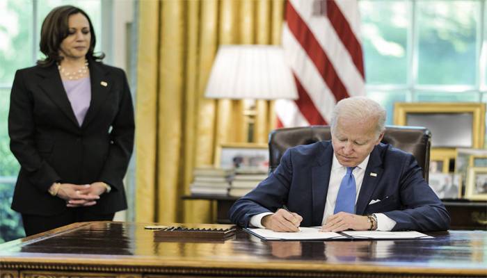 امریکی صدر نے نئے گن کنٹرول بل پر دستخط کردیے
