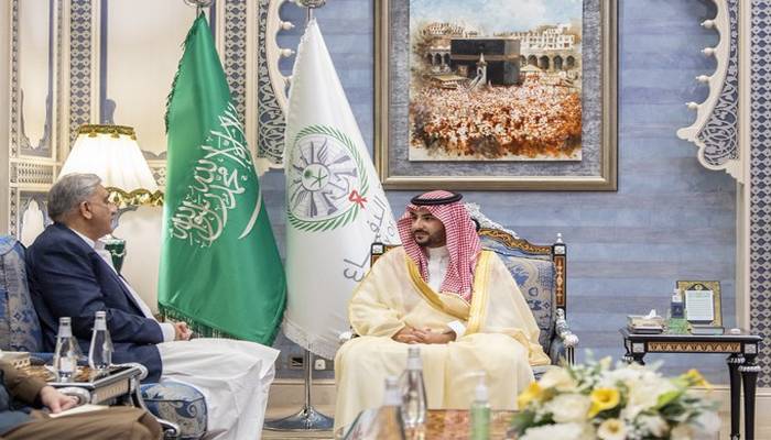 آرمی چیف کی سعودی عرب کے نائب وزیر دفاع سے ملاقات، دو طرفہ تعاون کے فروغ پر تبادلہ خیال