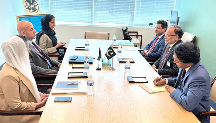 وفاقی وزیر برائے منصوبہ بندی احسن اقبال سے متحدہ عرب امارات کے ڈائریکٹر جنرل عبداللہ نصیر سےملاقات