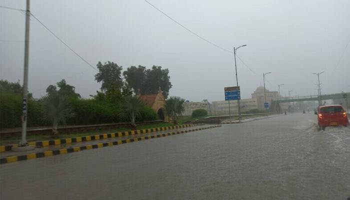 لاہور میں کہیں ہلکی اور کہیں تیز بارش کا امکان