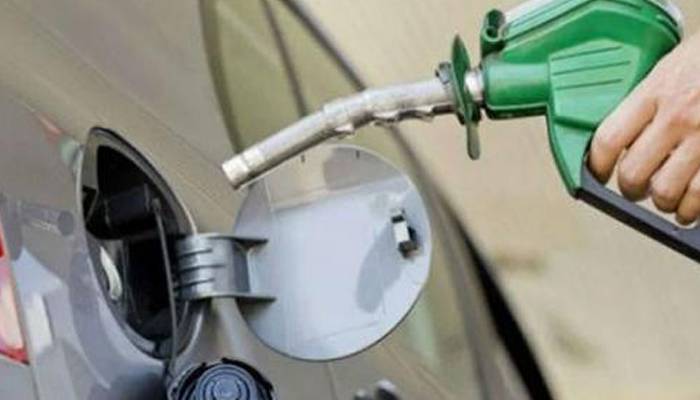 پٹرولیم مصنوعات کی قیمتوں کے حوالے سے وزیرخزانہ کابڑا اعلان 