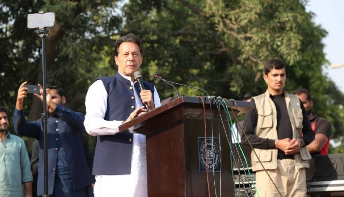 عمران خان کا ایک بار پھر یونیورسٹی میں خطاب، گورنر پنجاب کا بڑا ایکشن