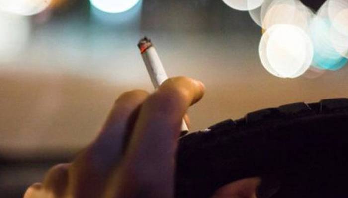 ابو ظہبی میں روڈ پر سگریٹ پھینکنے پر ہزار درہم جرمانہ 