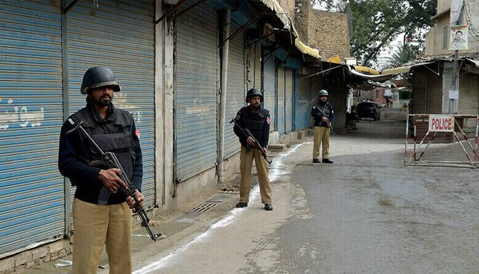 صوابی: پولیس اسٹیشن پر دستی بم حملہ، پولیس اہلکار سمیت 5 زخمی