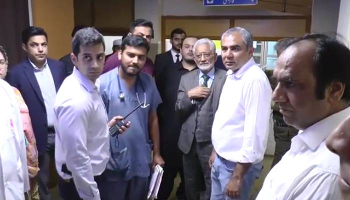 فیصل آباد: نگران وزیراعلیٰ کا ایف آئی سی، چلڈرن ہسپتال کا دورہ