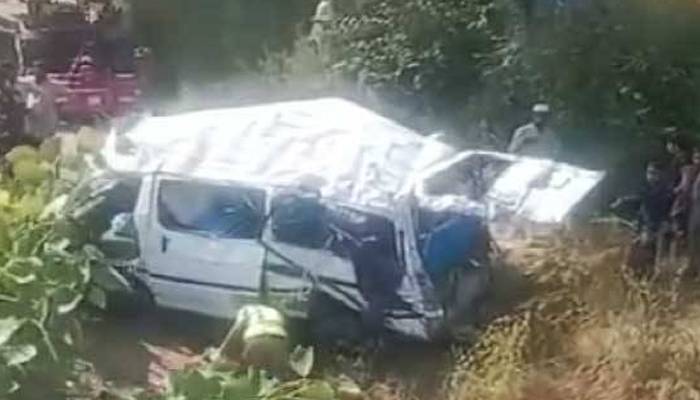 بٹگرام:مسافر وین کھائی میں جا گری، 3 افراد جاں بحق، 4 شدید زخمی
