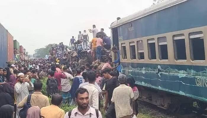 بنگلہ دیش: 2 ٹرینیں ٹکرا گئیں، 20 افراد ہلاک، 100 سے زائد زخمی
