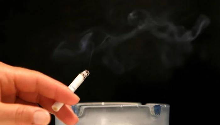 سگریٹ نوشی سے دماغ سکڑ جاتا ہے، نئی تحقیق