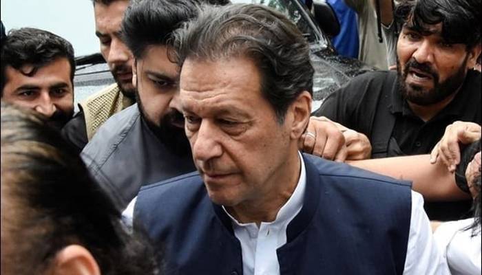 عمران خان الیکشن کمیشن کے مقروض، عدم ادائیگی پر کاغذات نامزدگی مسترد کرنے کا حکم