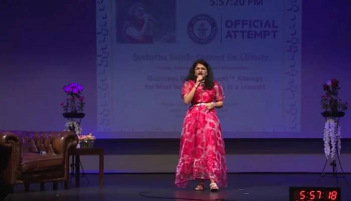 بھارتی گلوکارہ نے140زبانوں میں گاکرگنیز ورلڈ ریکارڈزقائم کردیا