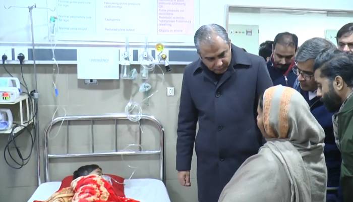 شدید سردی سے بچے نمونیہ کا شکار: محسن نقوی عیادت کیلئے چلڈرن ہسپتال پہنچ گئے