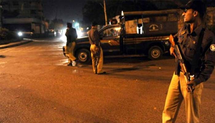 کراچی:رات گئےمبینہ پولیس مقابلہ،1ڈاکوہلاک دوسرازخمی 
