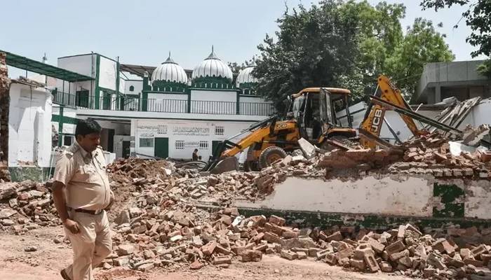 مودی سرکار بے لگام، نئی دہلی میں تاریخی مسجد شہید کردی