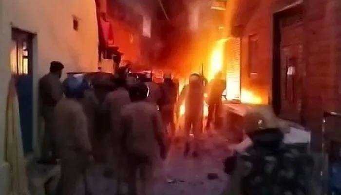 بھارتی شہر ہلدوانی میں مسجد و مدرسے کی شہادت پر ہنگاموں میں 5 افراد ہلاک