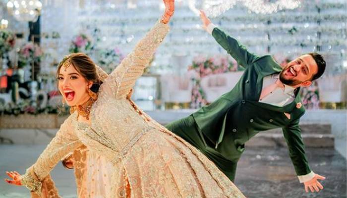 سوشل میڈیا صارفین کی ٹرولنگ، عریشہ رضی خان کے شوہر سیخ پا