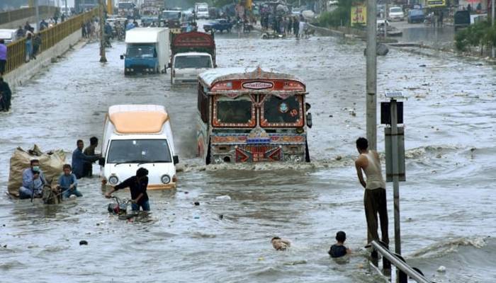 کراچی کے مختلف علاقوں تیز بارش 