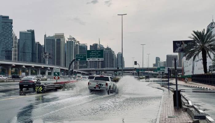 دبئی سمیت متحدہ عرب امارات میں طوفانی بارش