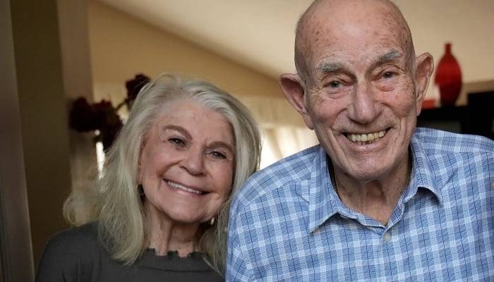 100 سالہ شخص اور 96 سالہ خاتون محبت میں گرفتار