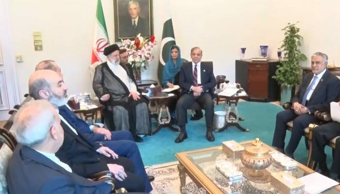 وزیراعظم شہبازشریف سے ایرانی صدر کی ملاقات،نیک خواہشات کا تبادلہ 