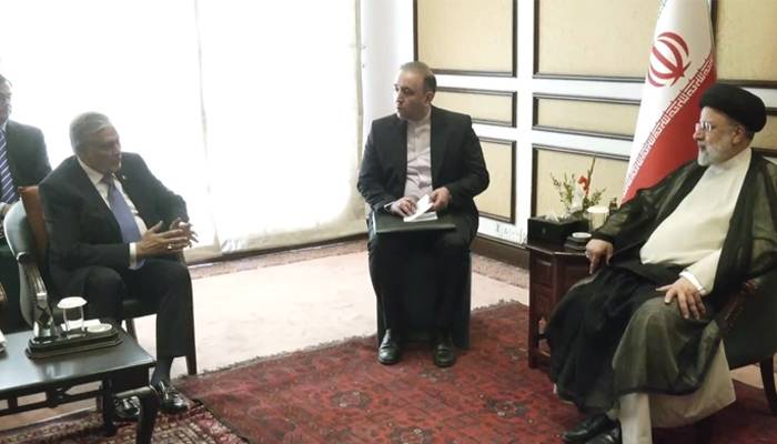 وزیرخارجہ اسحاق ڈار کی ایرانی صدر سے ملاقات