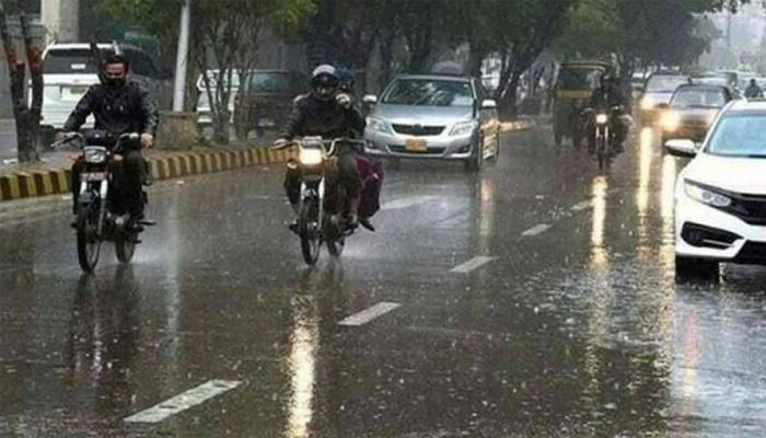 لاہورکےمختلف علاقوں میں بارش،موسم خوشگوار