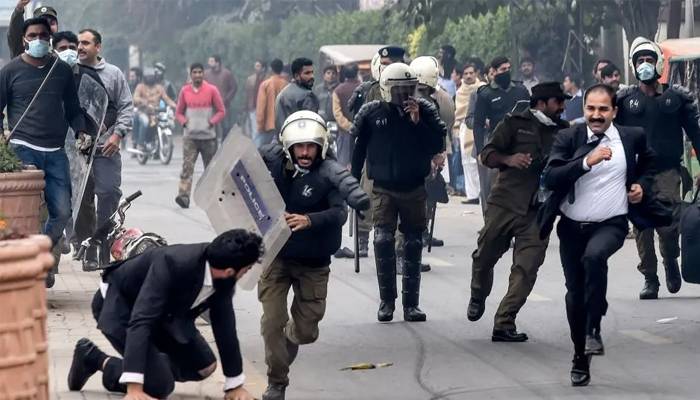 لاہورمیں وکلاپرپولیس کاتشدد،صدرہائیکورٹ بارکاآج بھی ہڑتال کااعلان